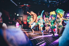 Sambatanssijoita yrityksen juhlissa Helsingissä