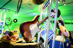 Musiikkiaiheisia pöytäsomisteita buffet-pöydissä