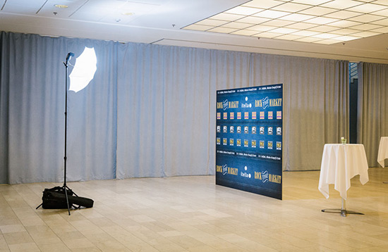 Valokuvauspiste yritystilaisuudessa